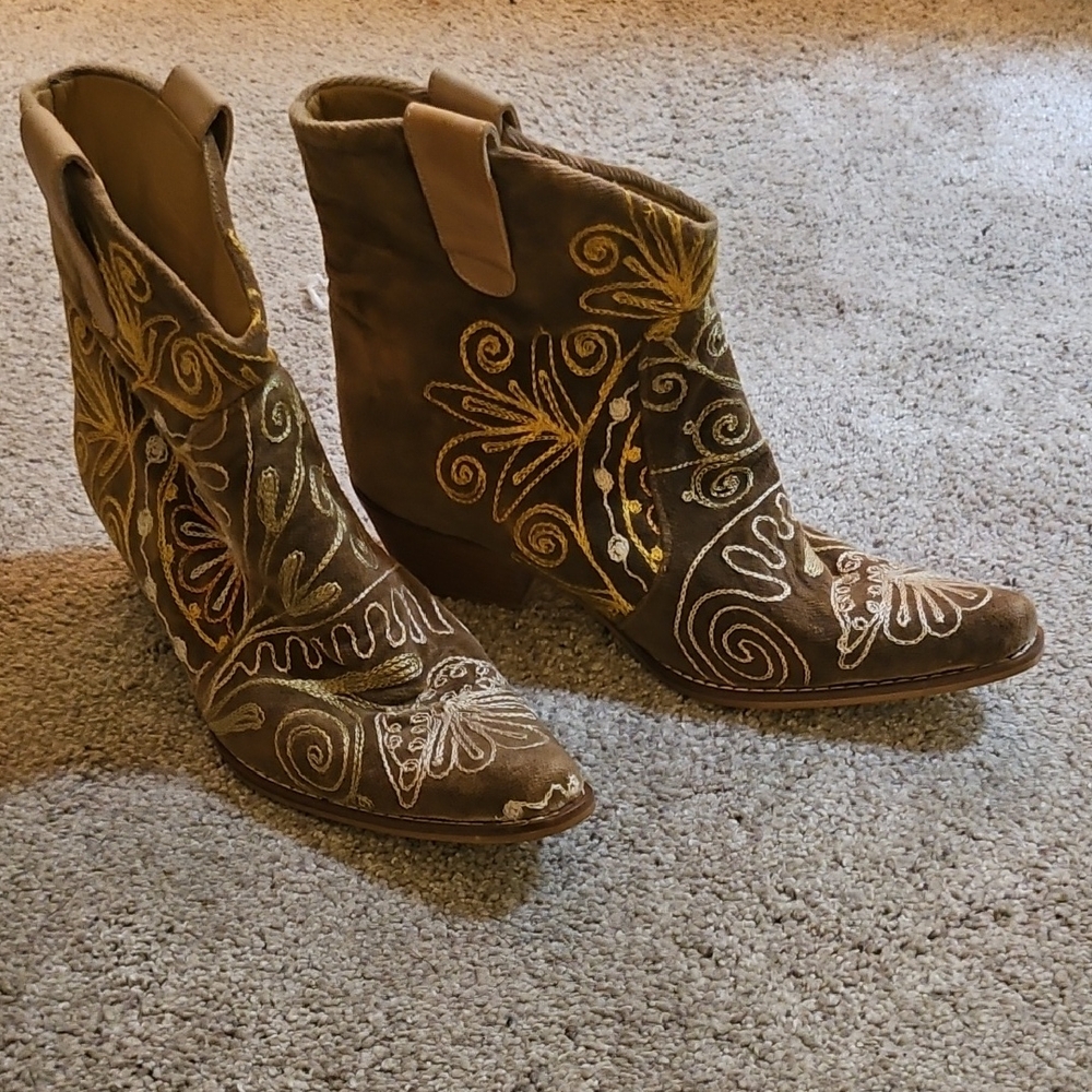 Cream and Tan Ankle Boots with Ornate Embroidery